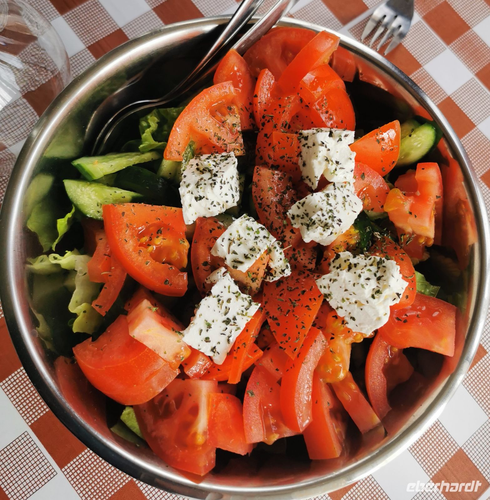 Herrlich aromatischer Salat mit Feta in der Taverne von Panagia tou Araka &ndash; &copy; Simone Willner (Eberhardt TRAVEL)