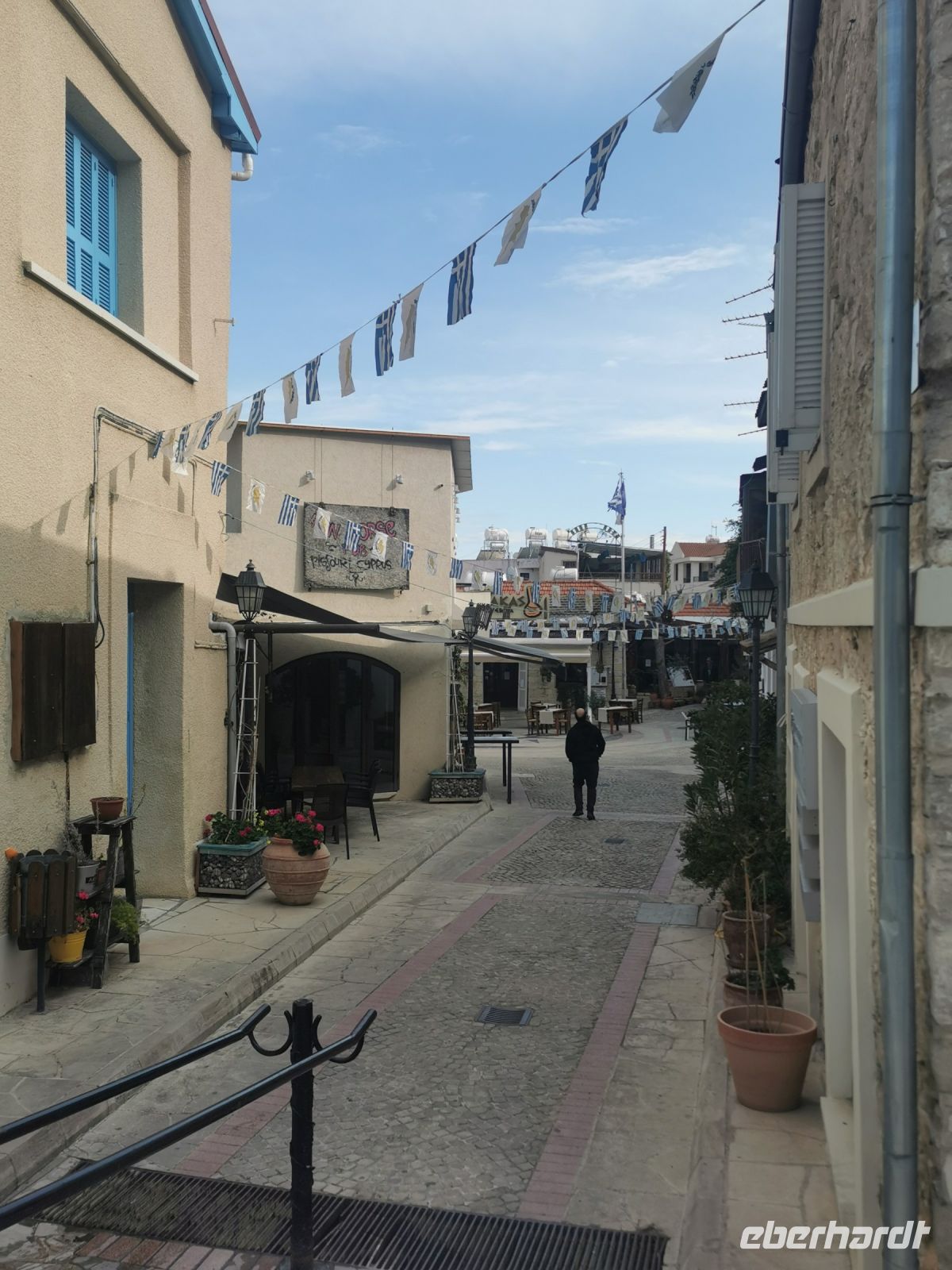 Gasse von Pissouri &ndash; &copy; Simone Willner (Eberhardt TRAVEL)
