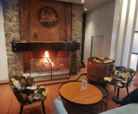 Bei diesen Außentemperaturen kommt der Kamin genau richtig, Rodon Hotel Agros &ndash; &copy; Simone Willner (Eberhardt TRAVEL)
