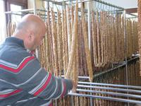 Dorfrundgang in Agros &ndash; &copy; Britt Reuter-Bracklow (Eberhardt TRAVEL)