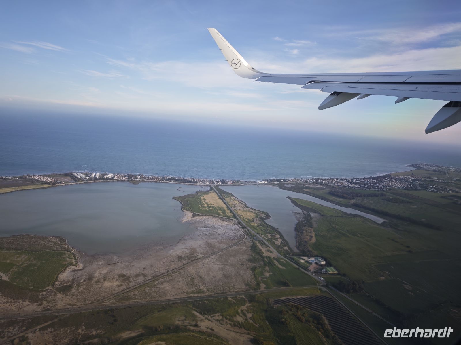 Heimreise aus Zypern; nach dem Start in Larnaca &ndash; &copy; Peter Walther (Eberhardt TRAVEL)