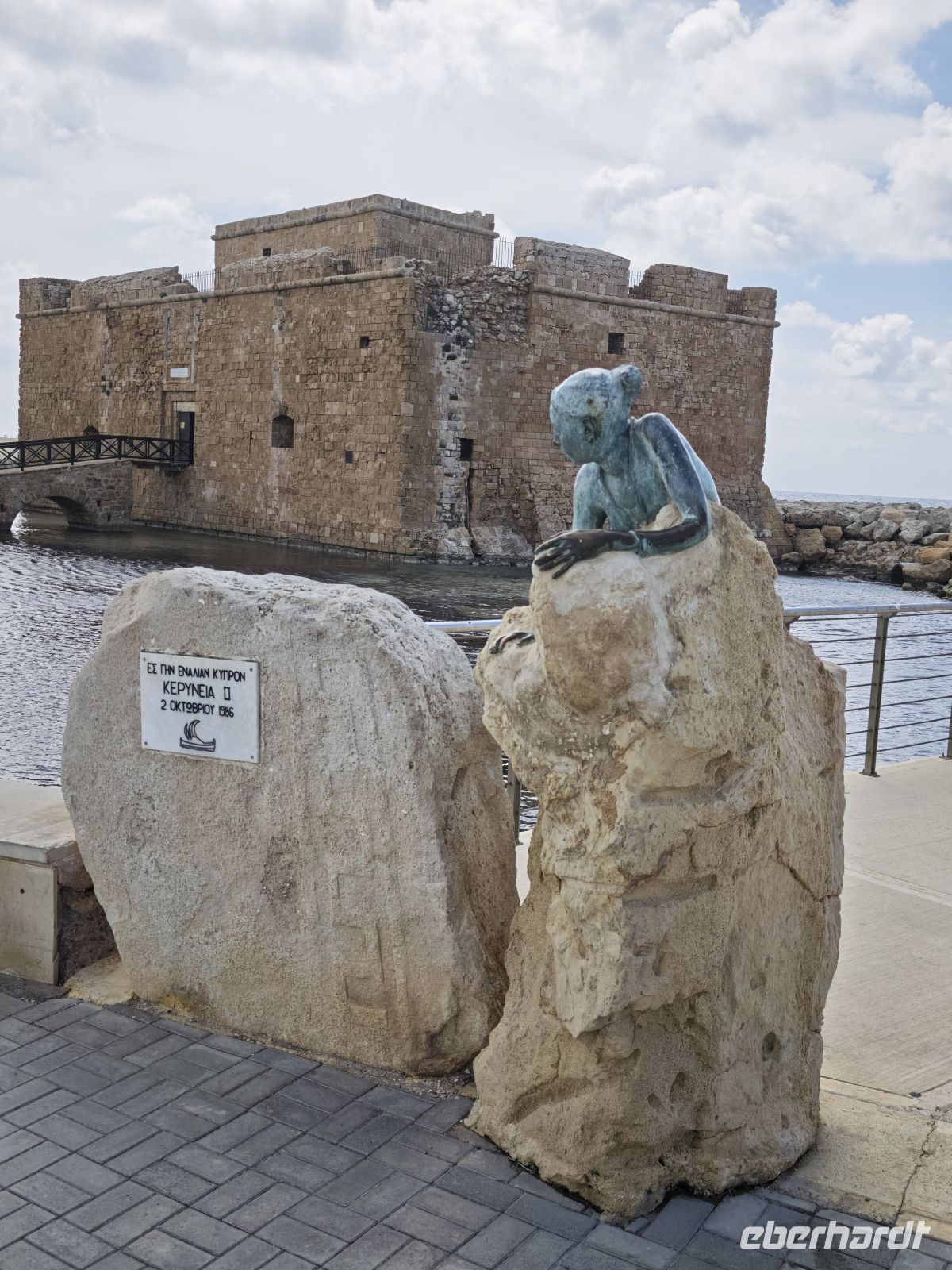 Fort von Pafos mit der Aphrodite, die aus dem Meerschaum enpor steigt, Zypern &ndash; &copy; Peter Walther (Eberhardt TRAVEL)