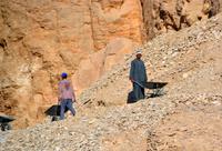 Schubkarre für Schubkarre Gesteinsschutt