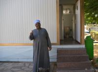 Kleinunternehmer am Staudamm