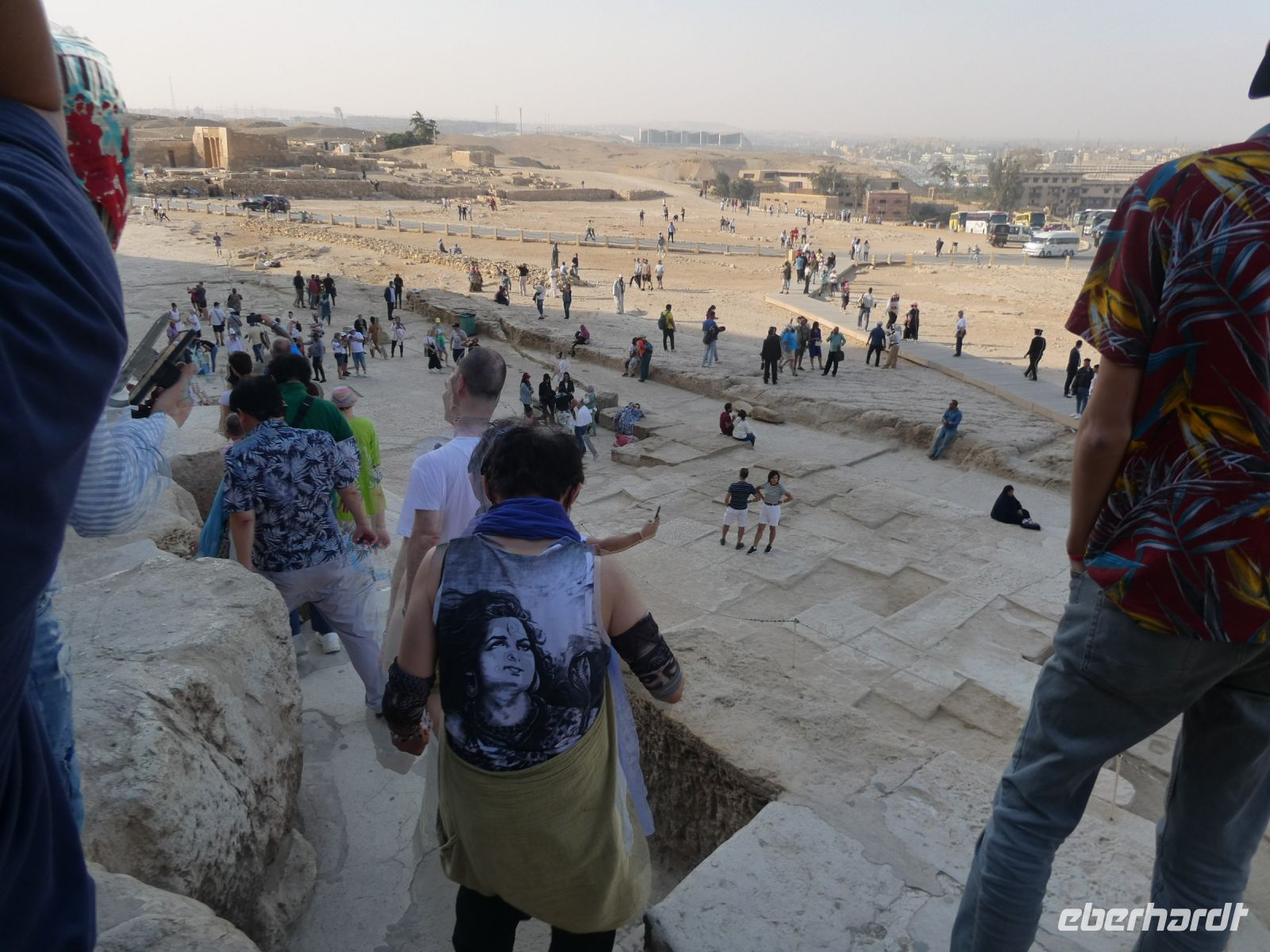 Vor dem Eingang in die Cheopspyramide