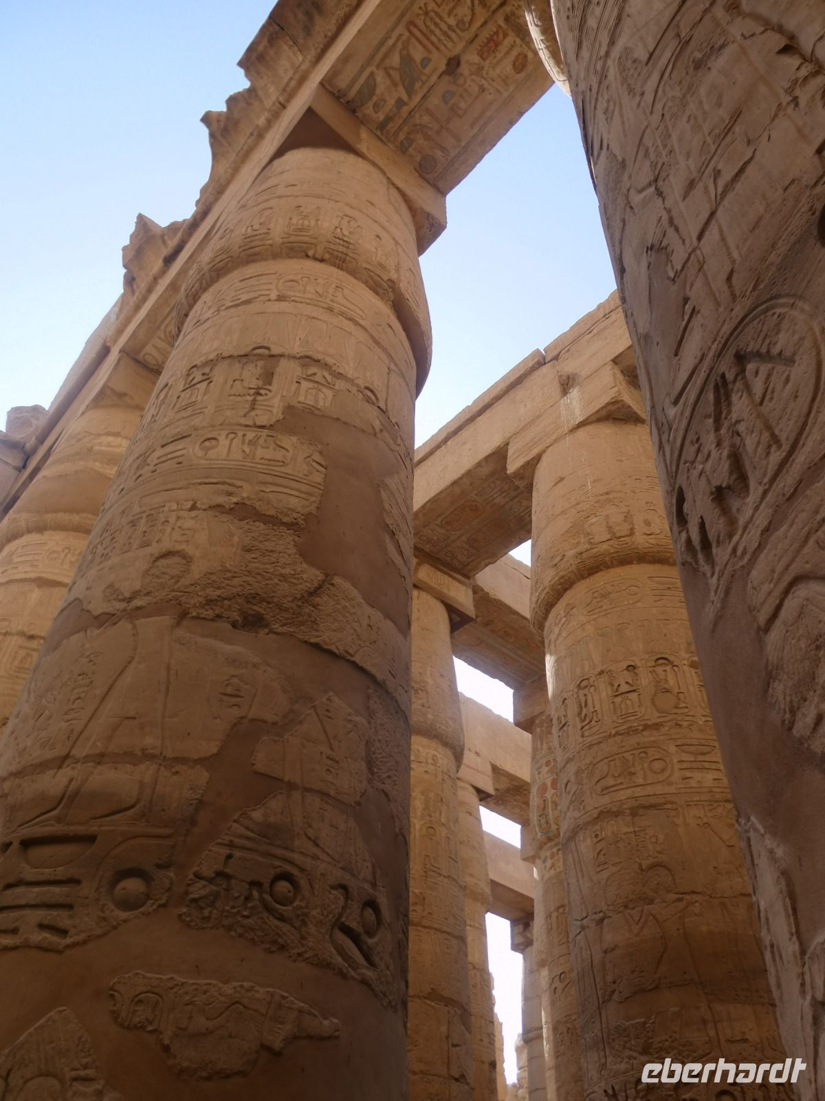 Säulen im Tempel des Amun Re