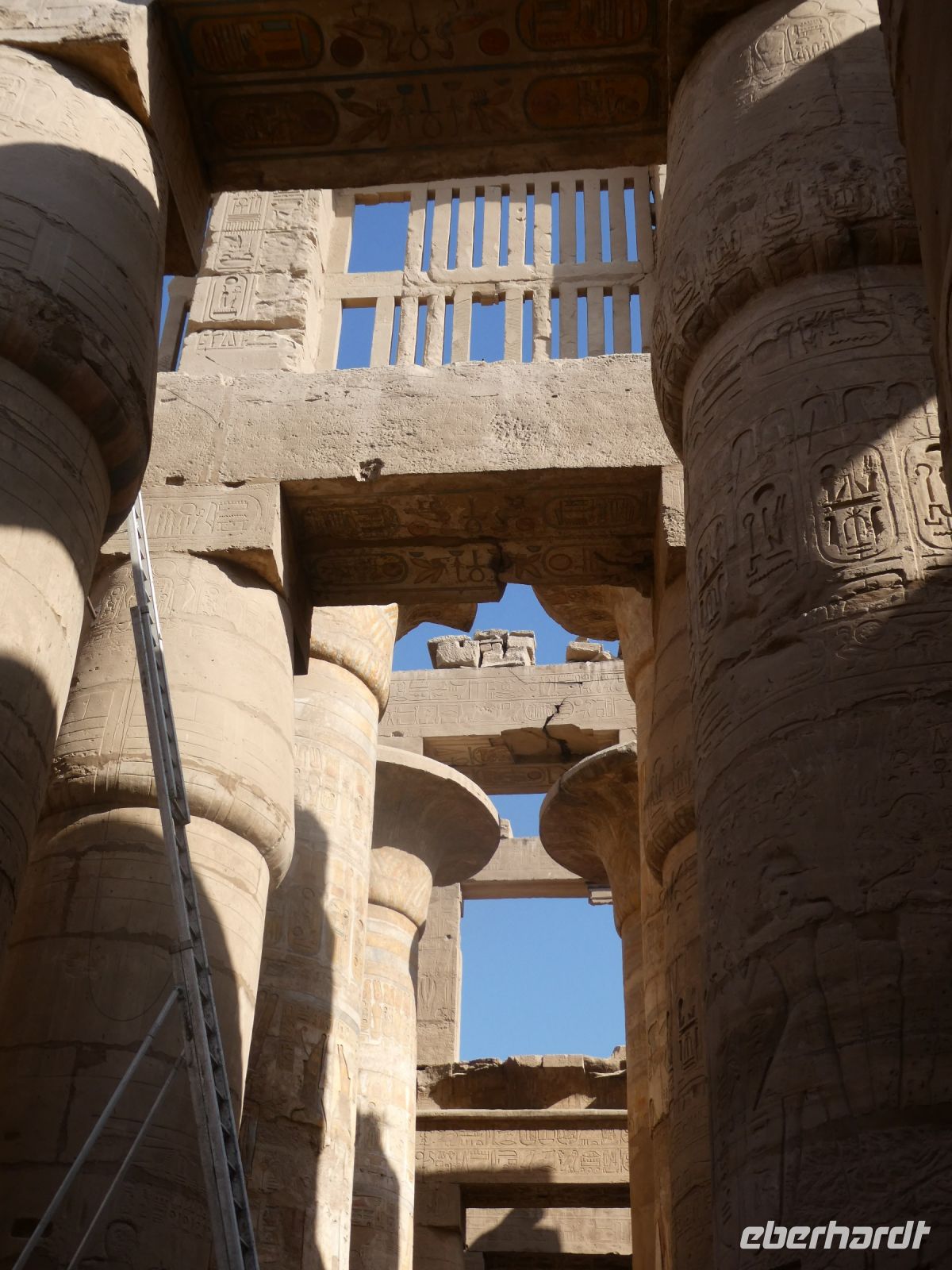 Säulen im Tempel des Amun Re 