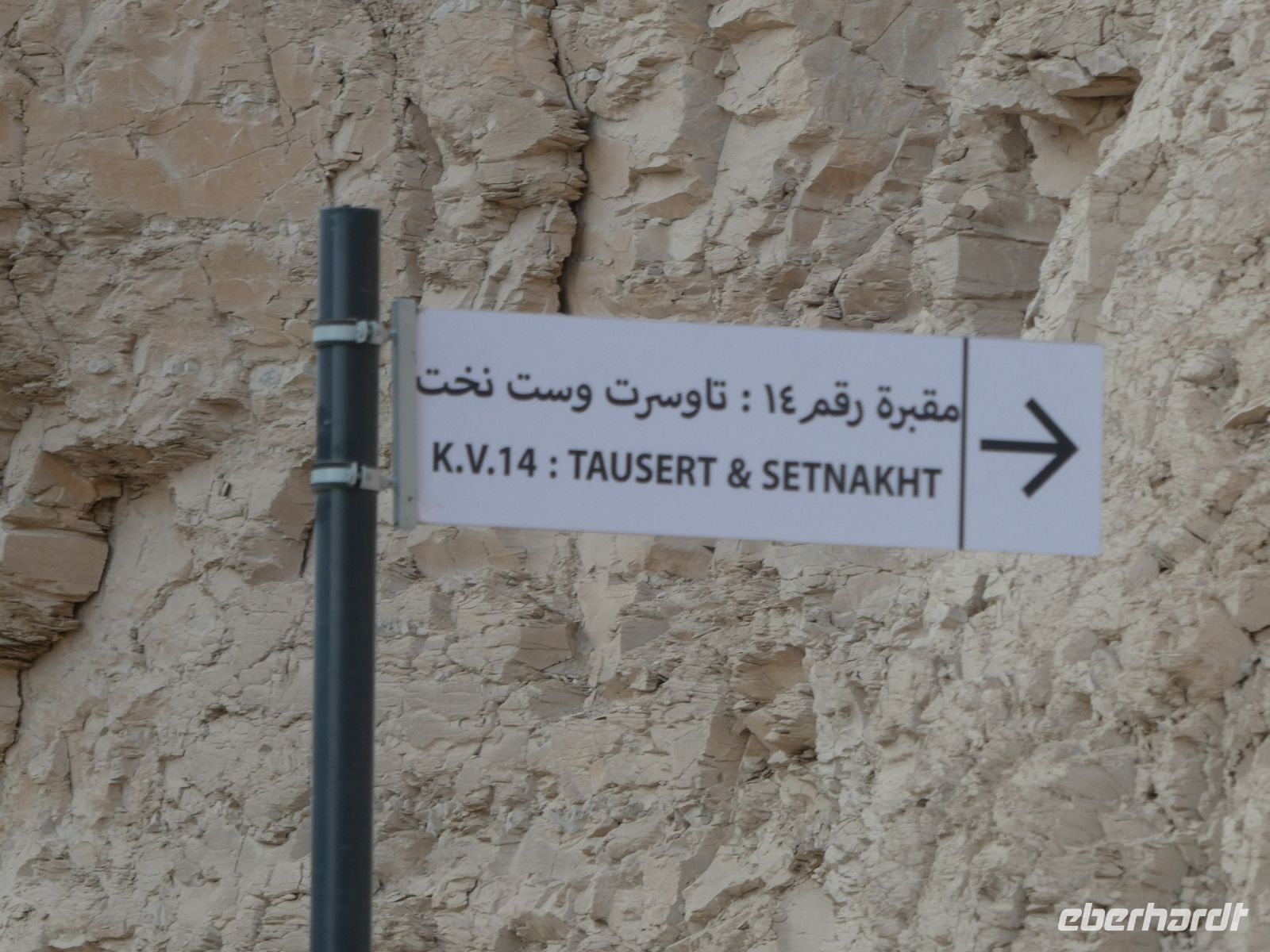 Wegweiser im Tal der Könige