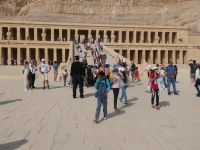 Vor dem Tempel der Hatschepsut