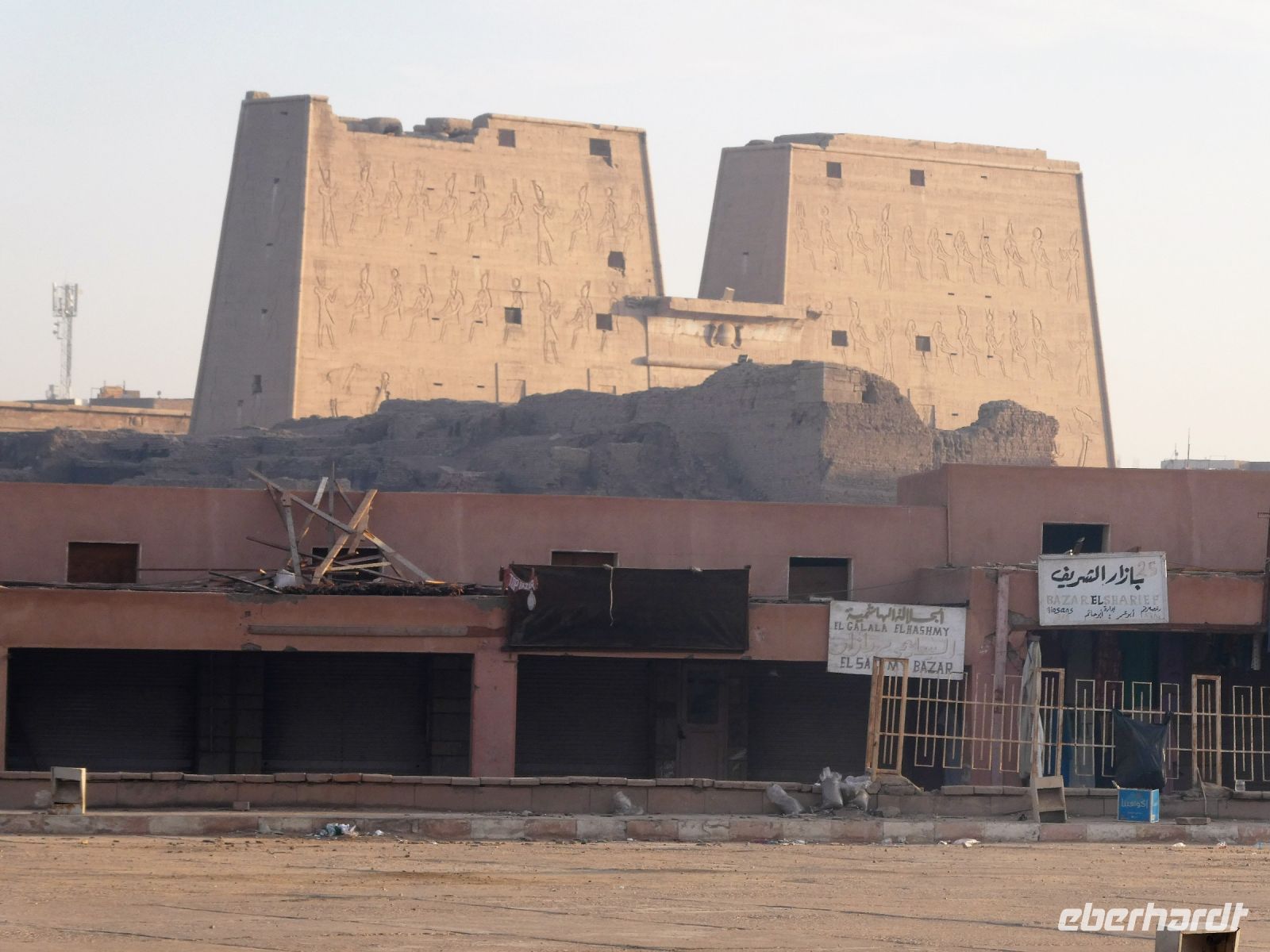 erster Blick auf den Horus Tempel