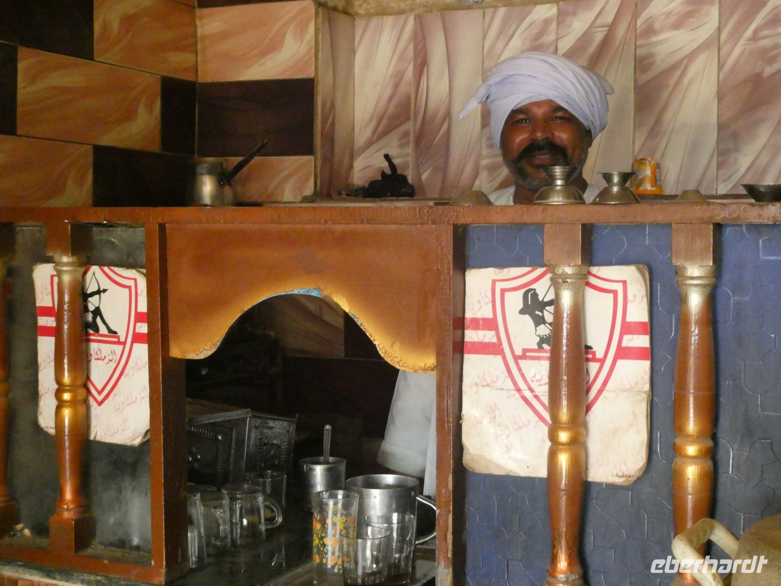 netter Kaffeehausbesitzer