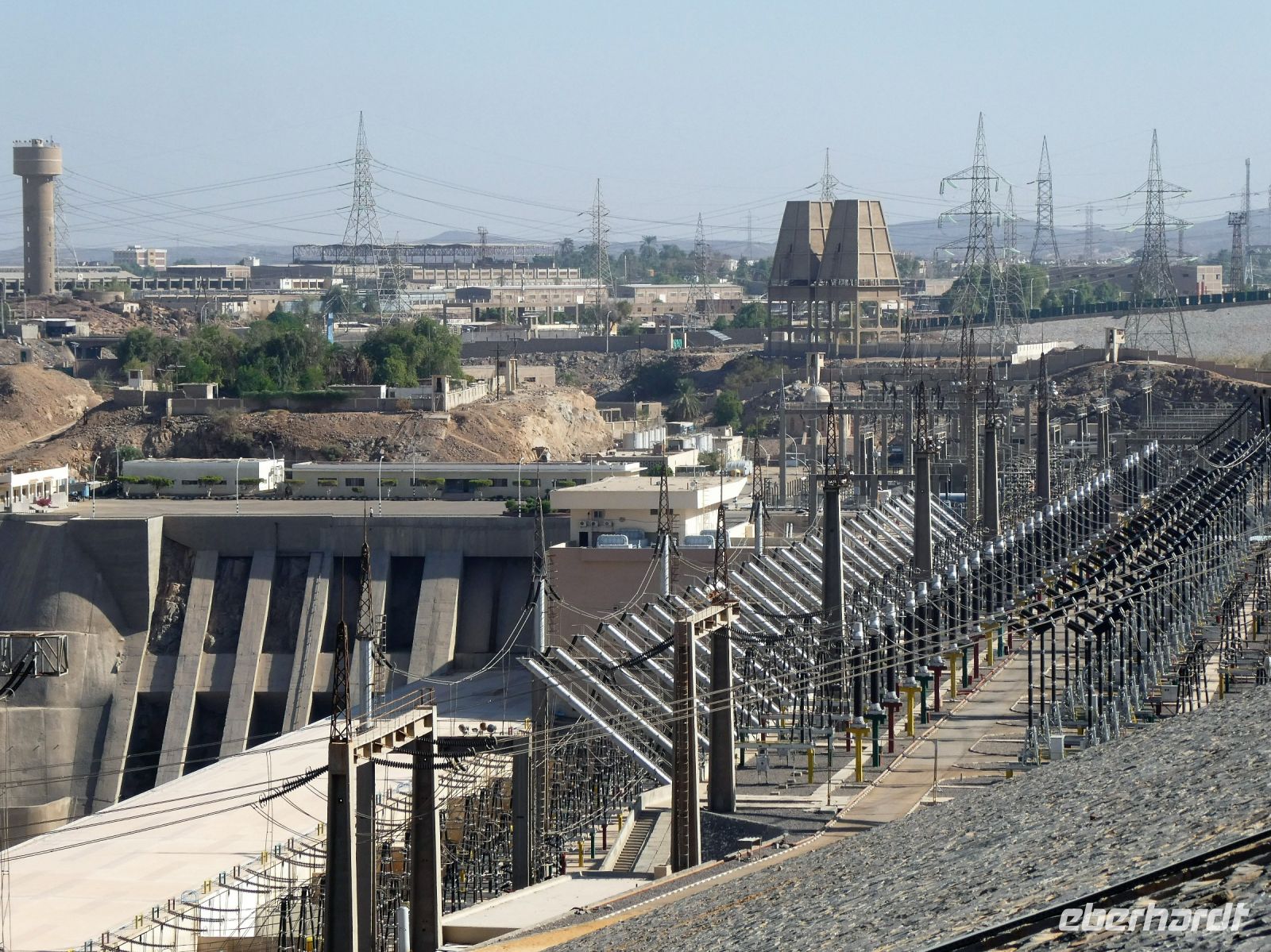 Blick auf die Technik des Staudamms