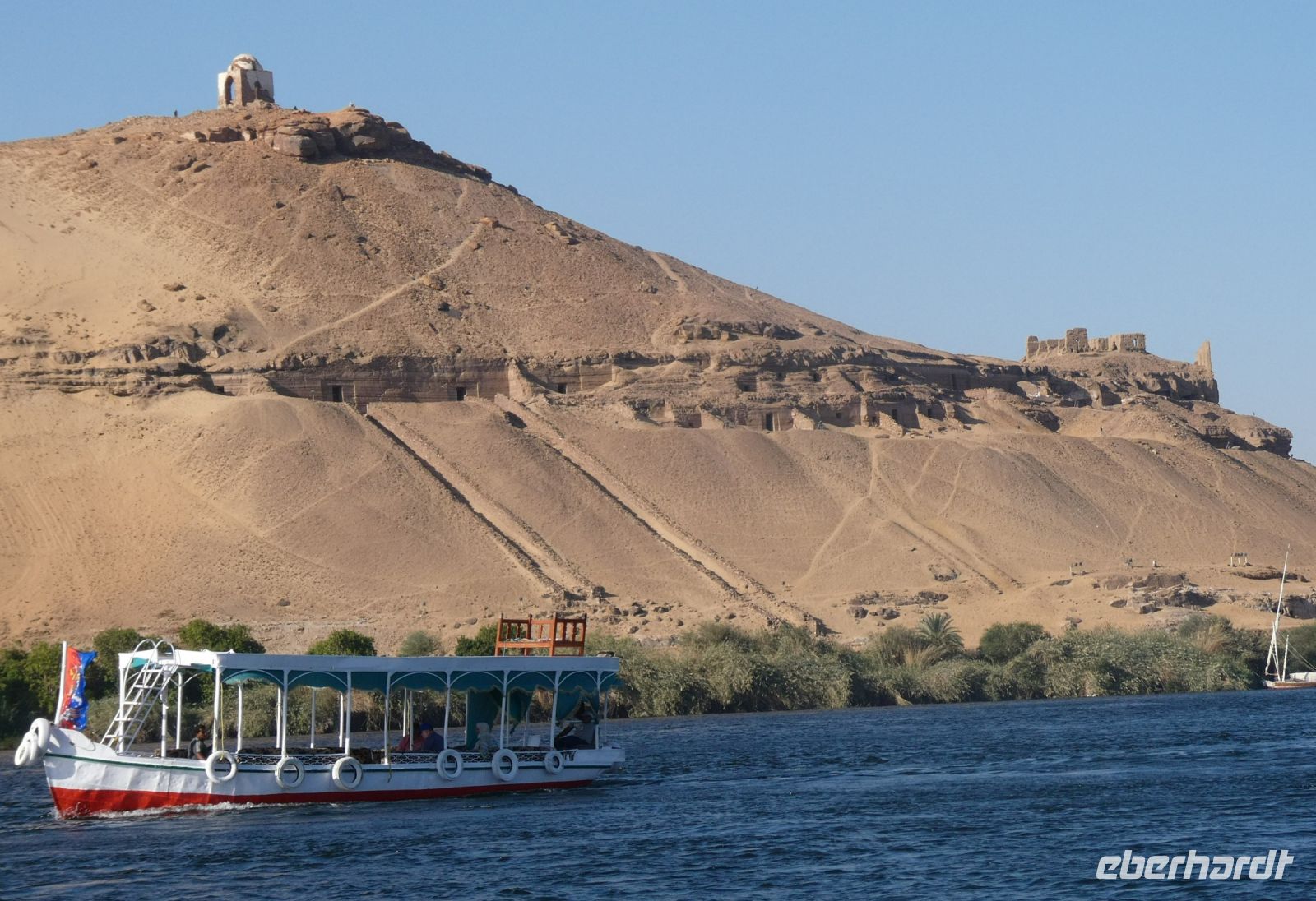 Blick auf Gräber (2)