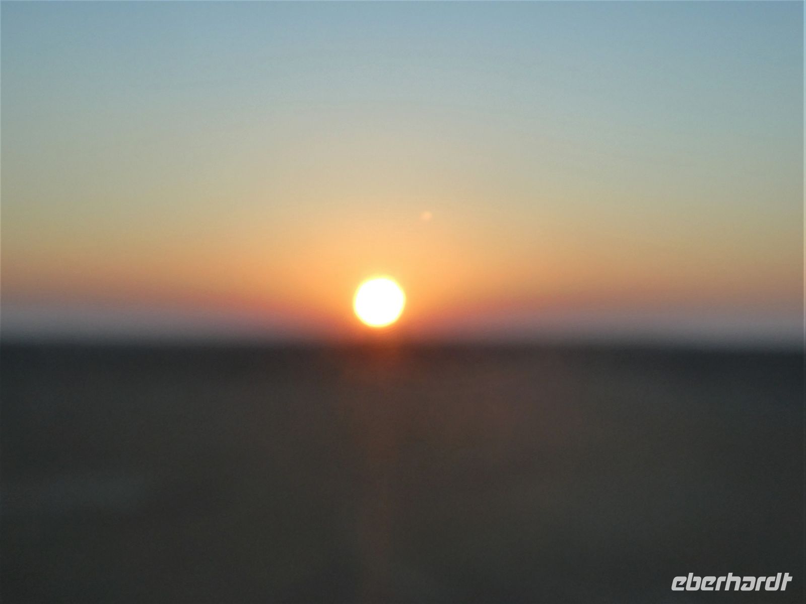 Sonnenaufgang über der Wüste