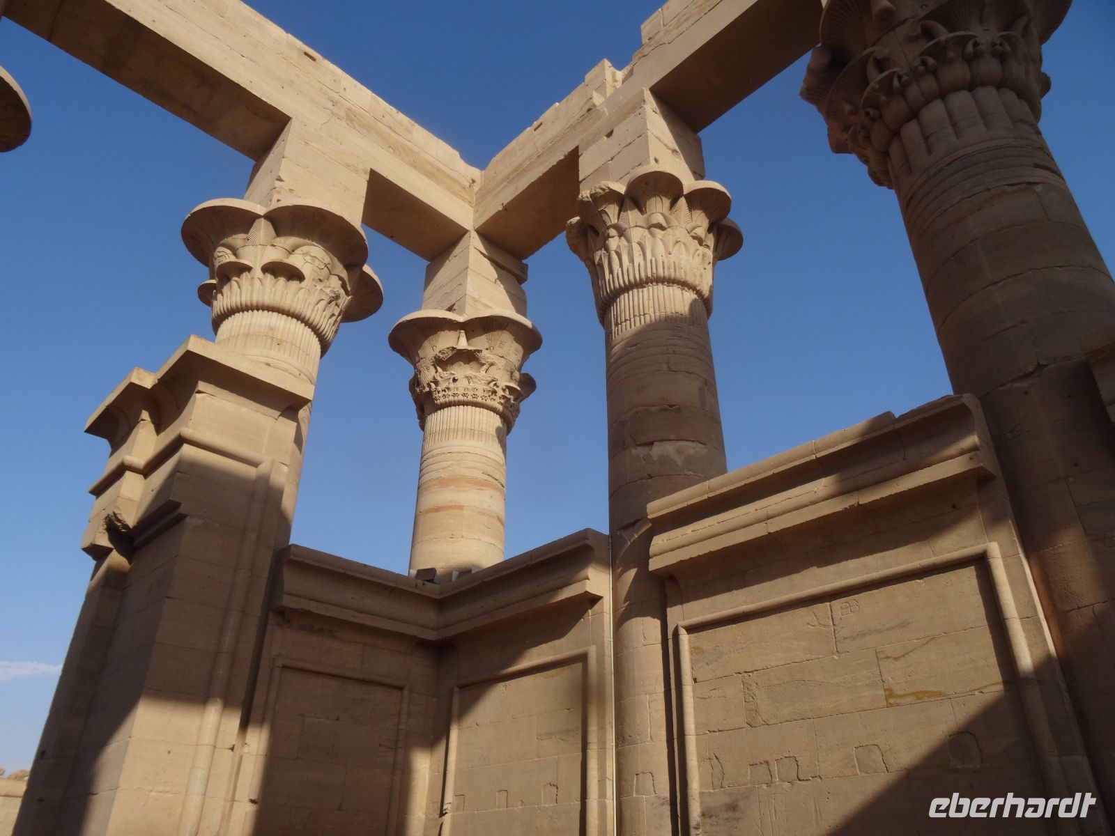 Die Tempelsäulen haben hübsche Kapitelle