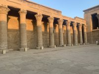 Hof des Tempels Edfu