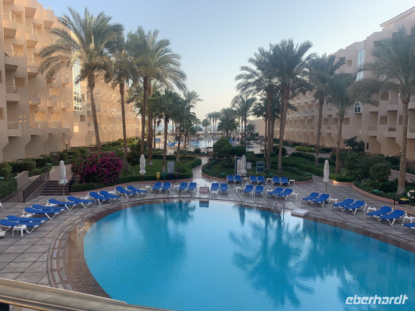 Ein letzter Blick zum Pool vor der Abreise