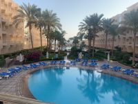 Ein letzter Blick zum Pool vor der Abreise