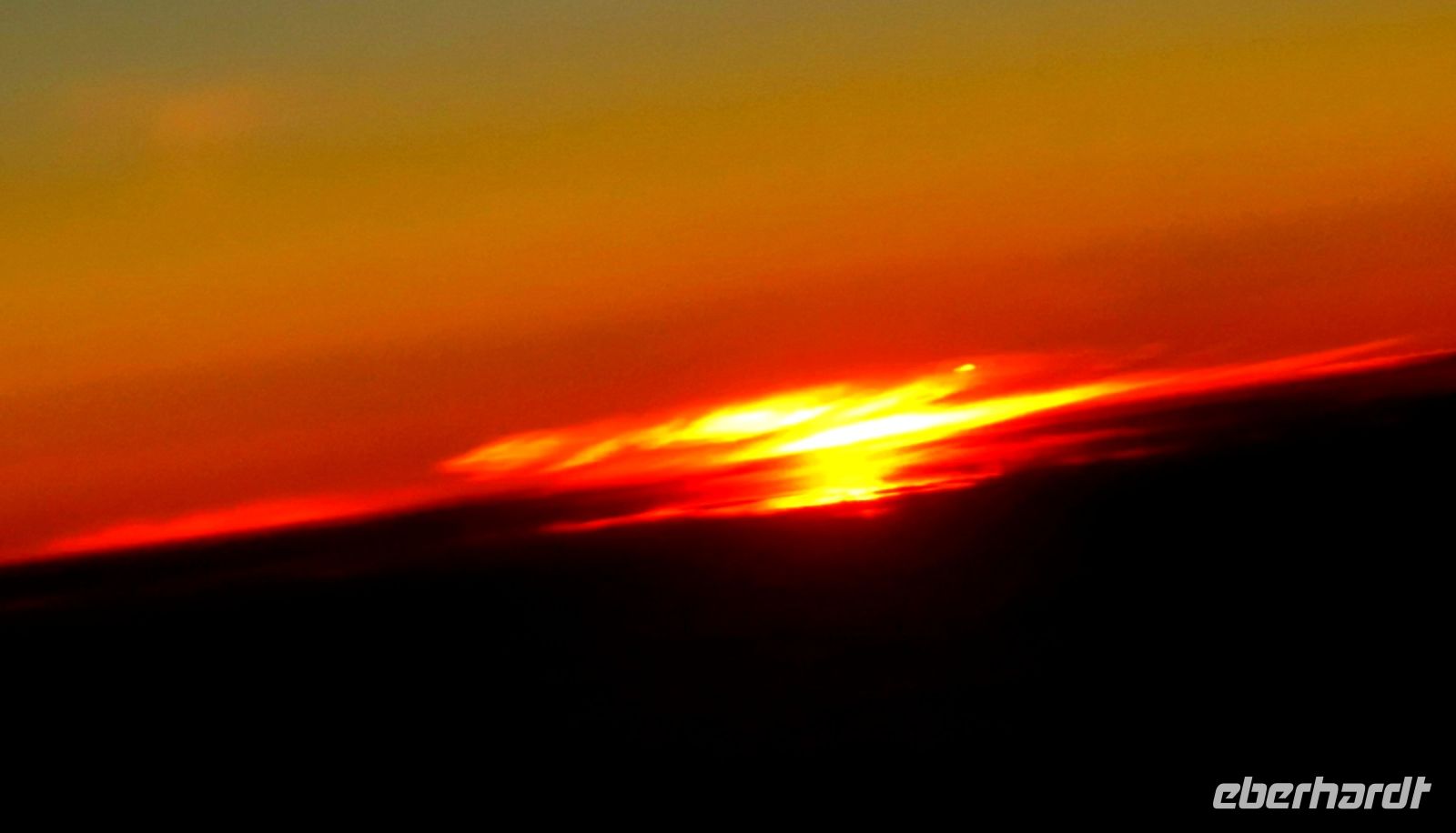 Über dem Mittelmeer geht die Sonne unter