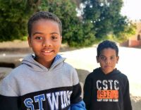 Neugierige Jungs im nubischen Dorf bei Assuan