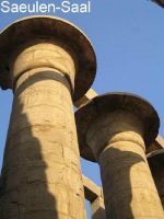 Die berühmten Papyrussäulen in Karnak