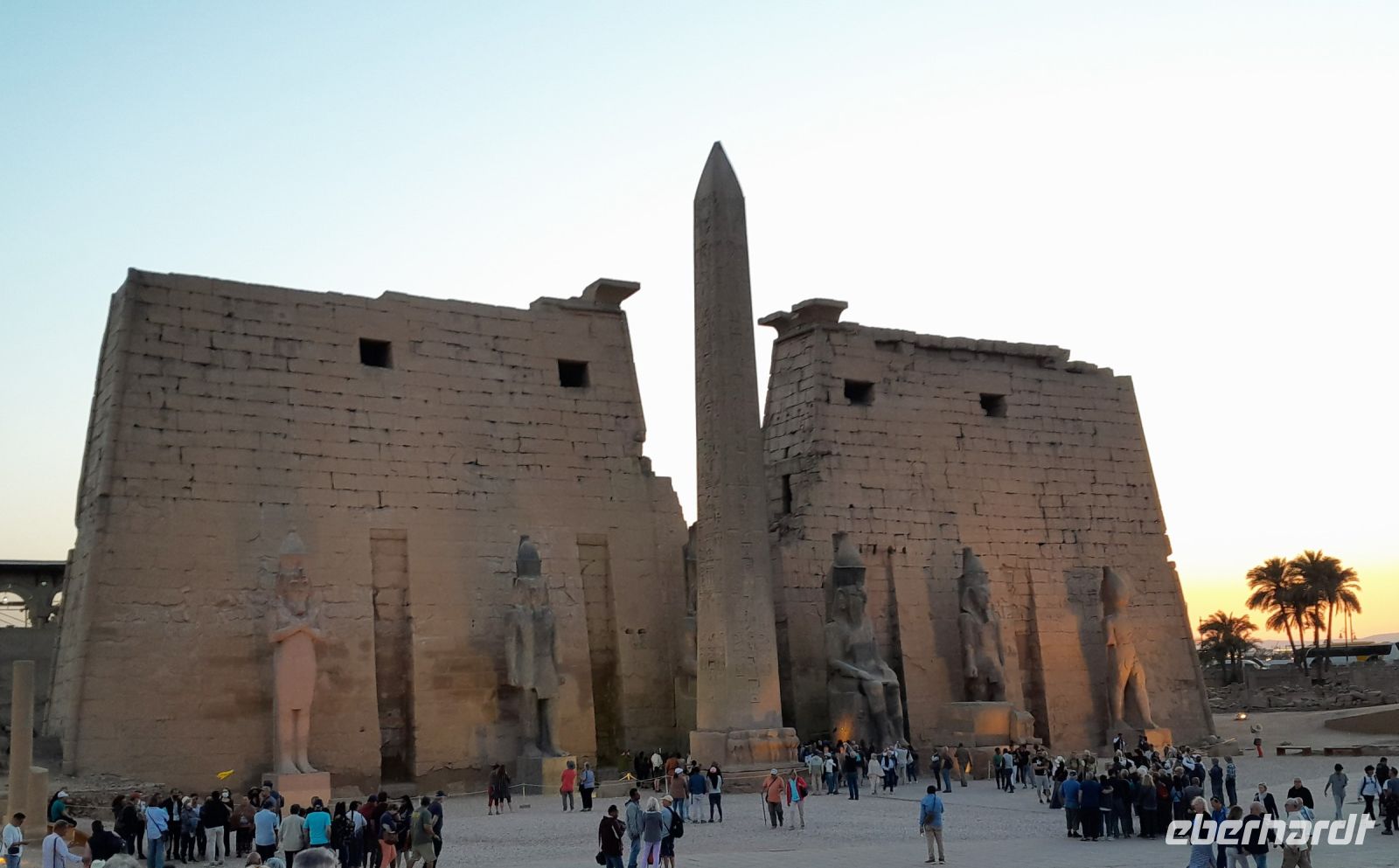 Vor dem Luxor Tempel