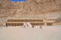 Blick zum Tempel der Hatschepsut 