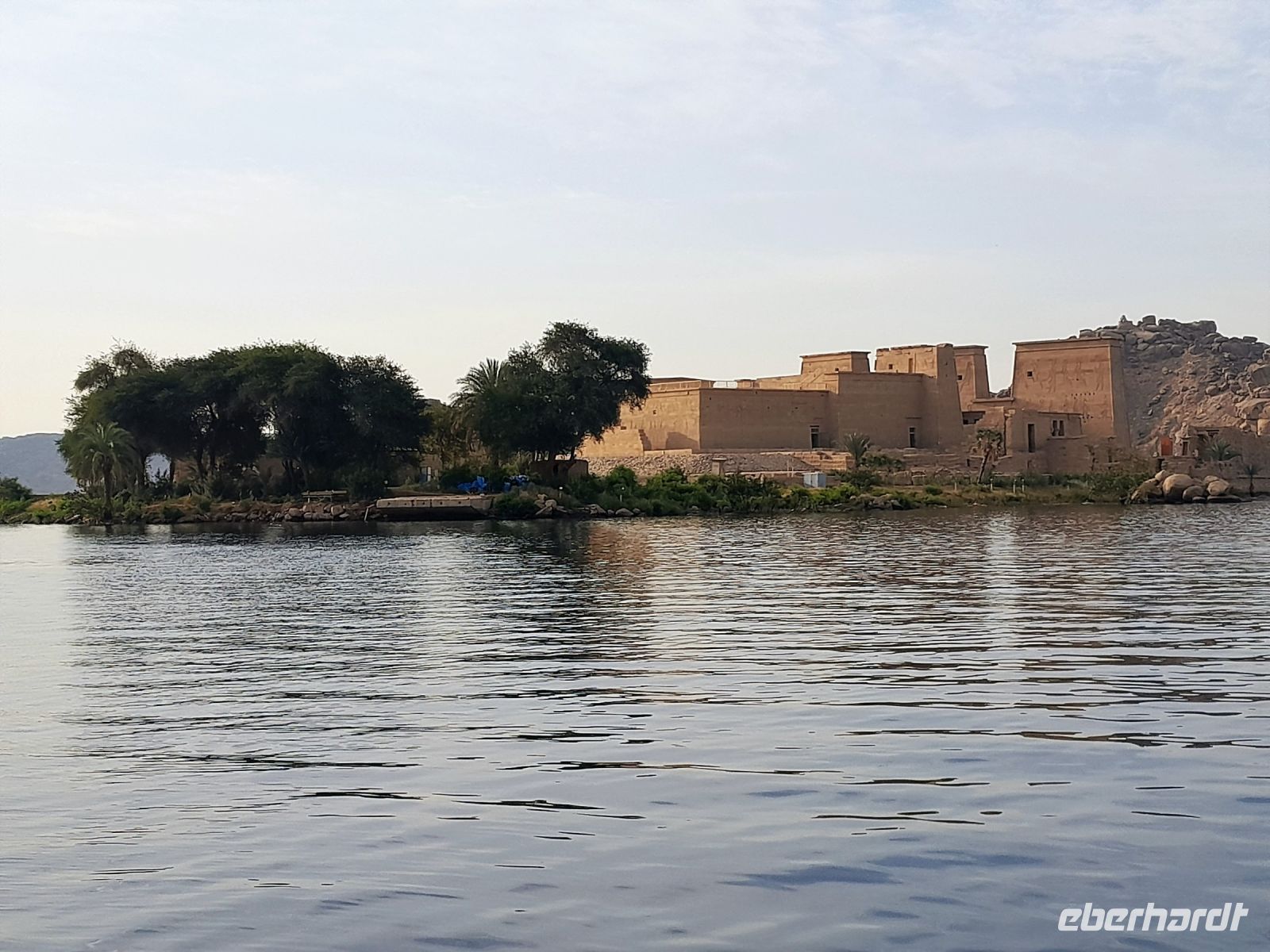 Isistempel im Morgenlicht