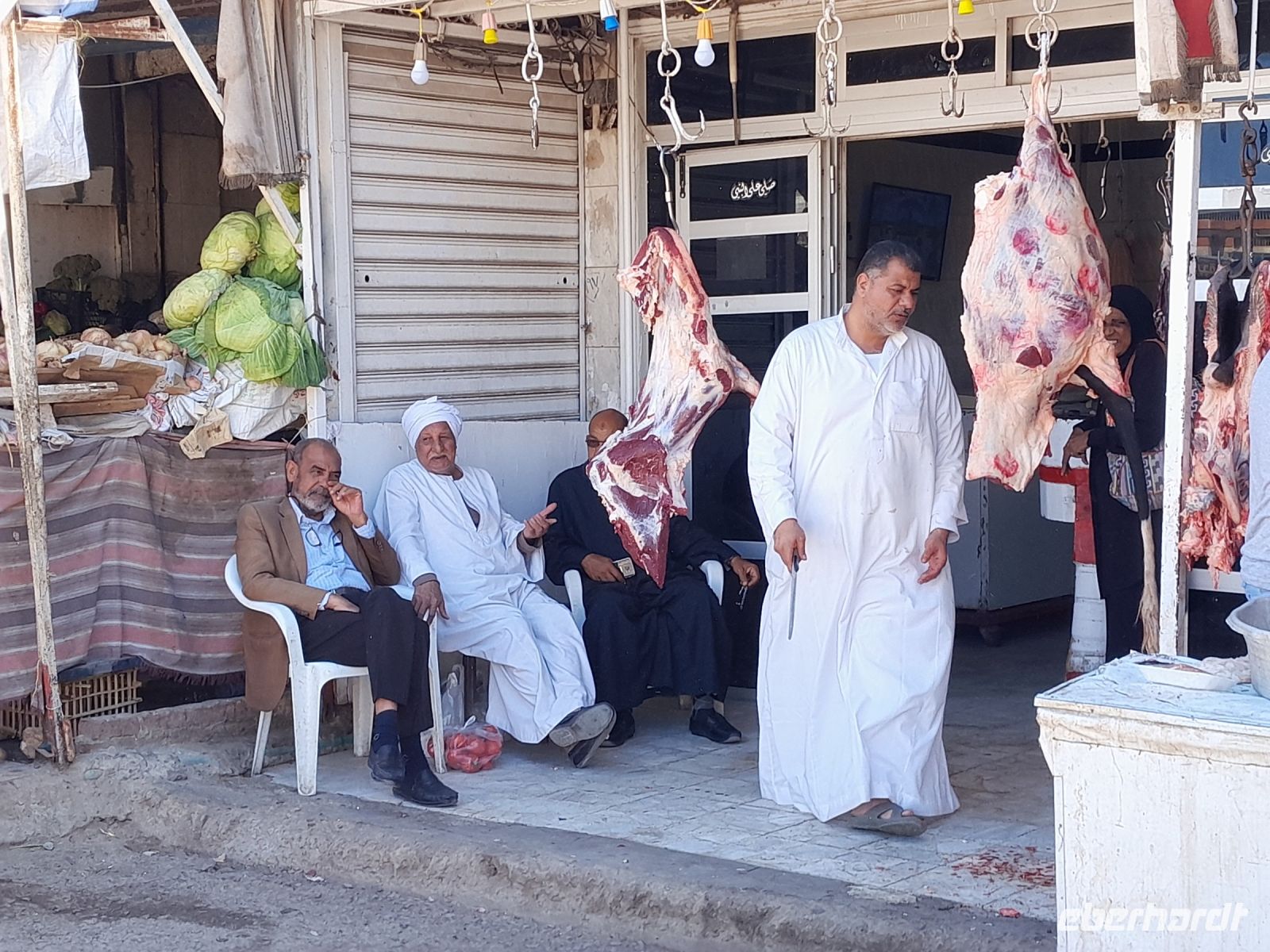 Männerschwatz beim Fleischer