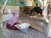 Fladenbrot, hier geknetet und gebacken