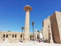 Karnak Tempel - 21 M hohe Säule mit Papyruskapitell