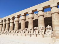 Widdersphinxallee mit Säulen