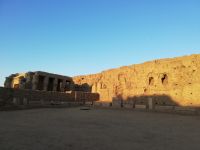 Edfu - Horus Tempel Blick von Aussen