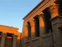 Horus Tempel in Edfu - Die Säulen im Sonnenlicht