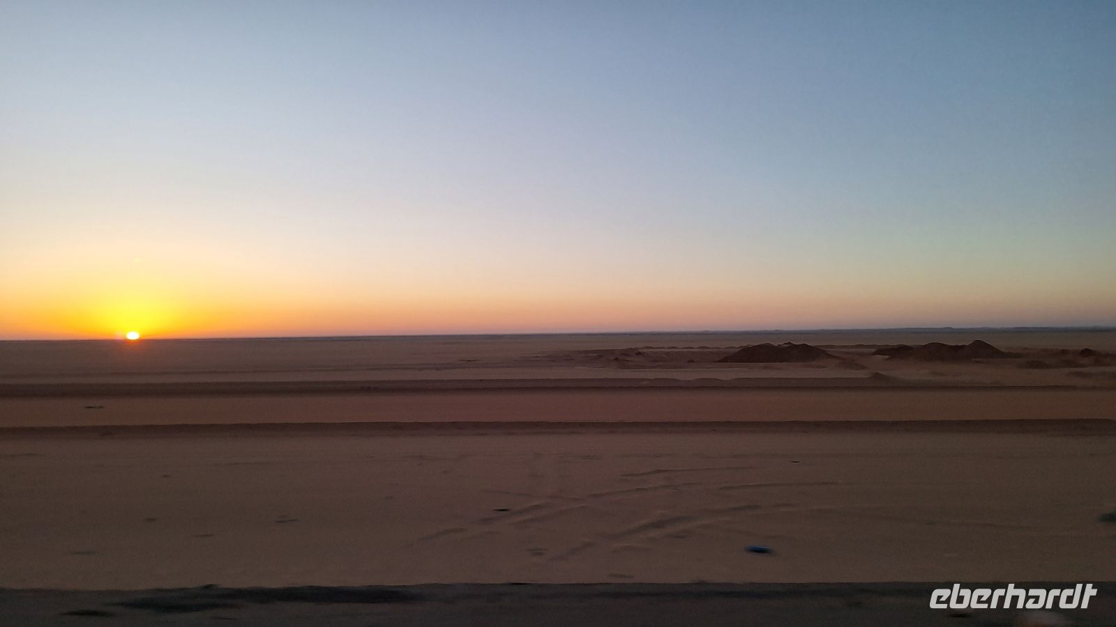 Sonnenaufgang in der nubischen Wüste