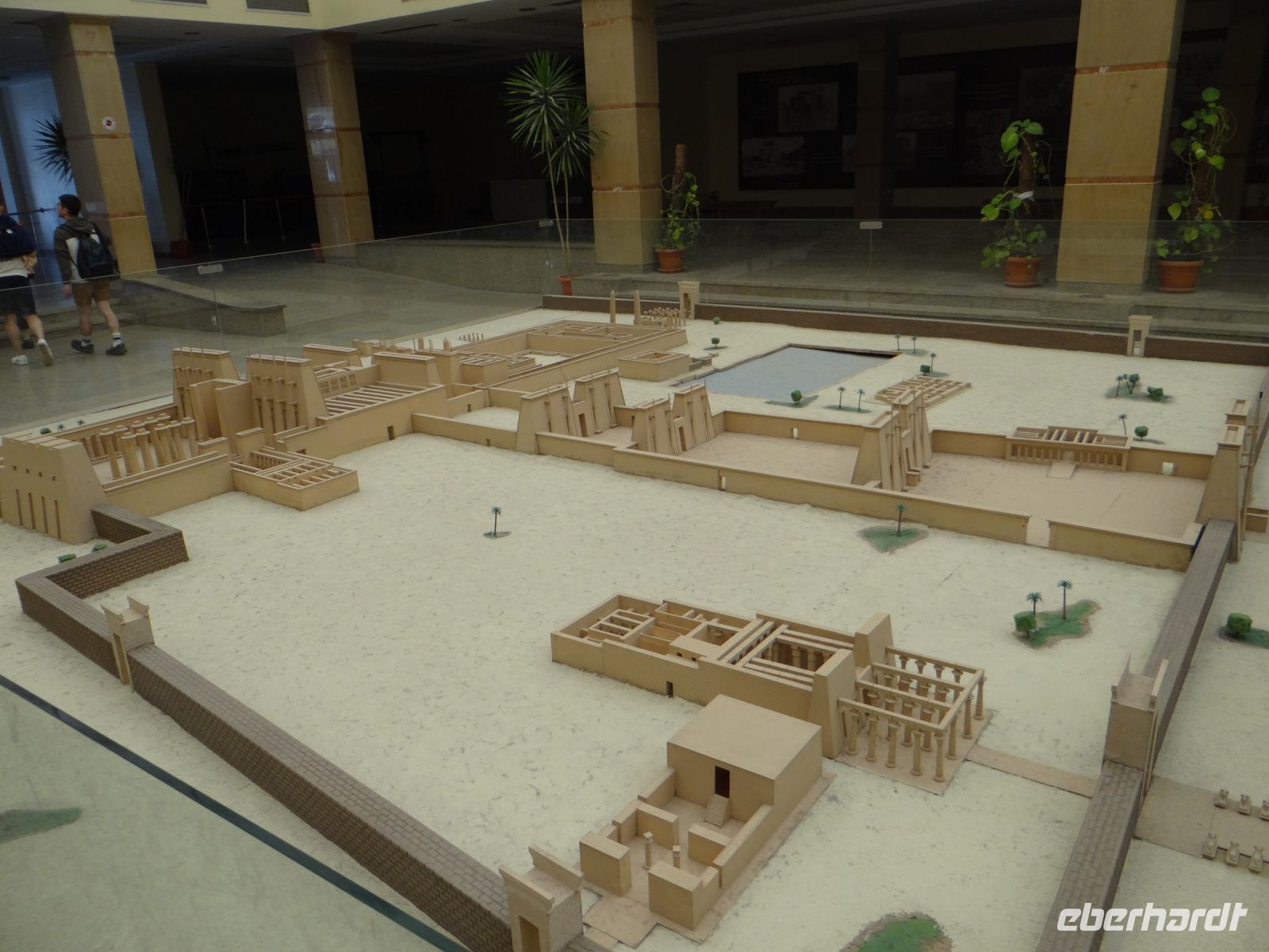 Luxor, Karnak-Tempel, das Modell zeigt, wie weitläufig die Anlage ist.