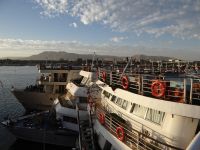 Luxor, die Berge, die das Tal der Könige und Königinnen bergen, glühen im Abendlicht.