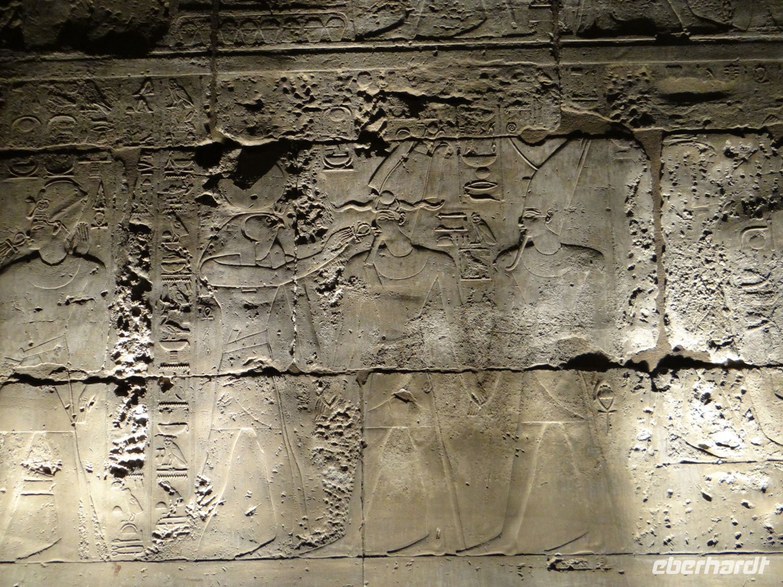 Luxor, Luxor-Tempel, Horus reicht den Schlüssel des Lebens an Pharao.