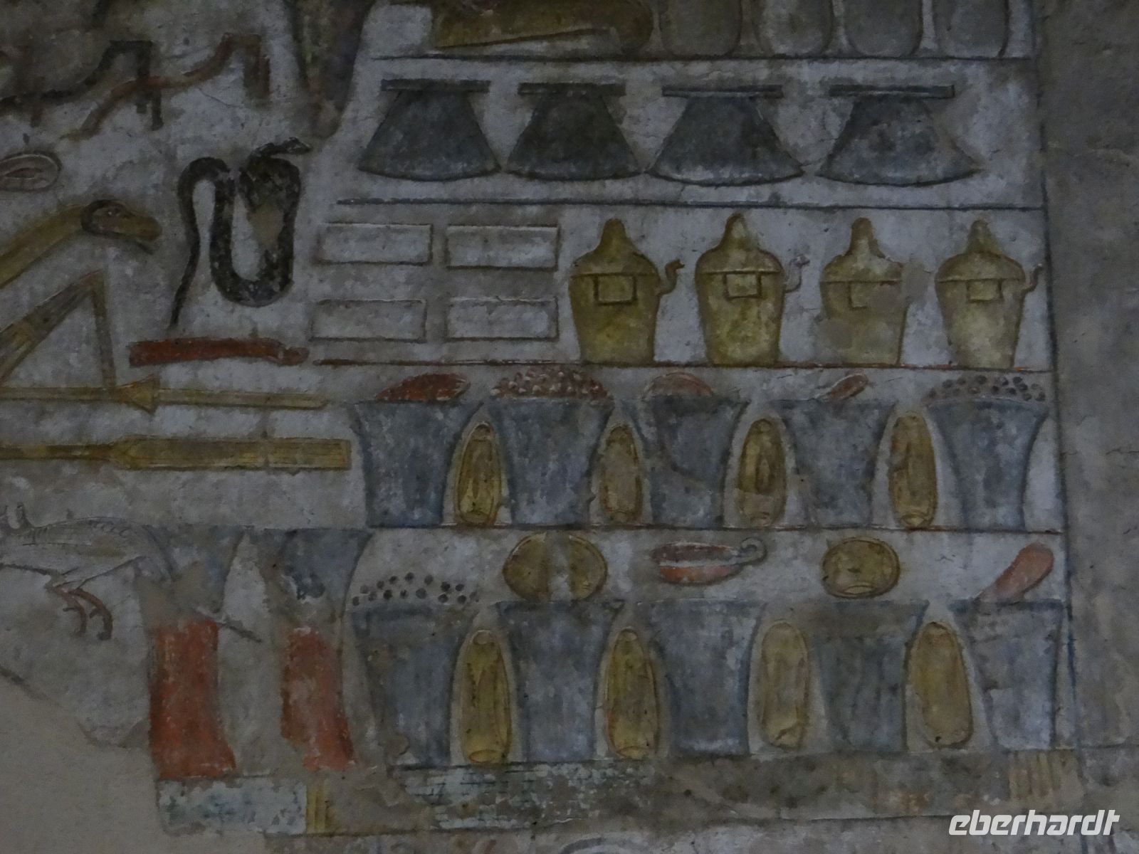 Theben, Tal der Könige, die Grabstätten von Tausert und Setnakht, die Tische biegen sich förmlich unter den reichen Gaben an Lebensmitteln.