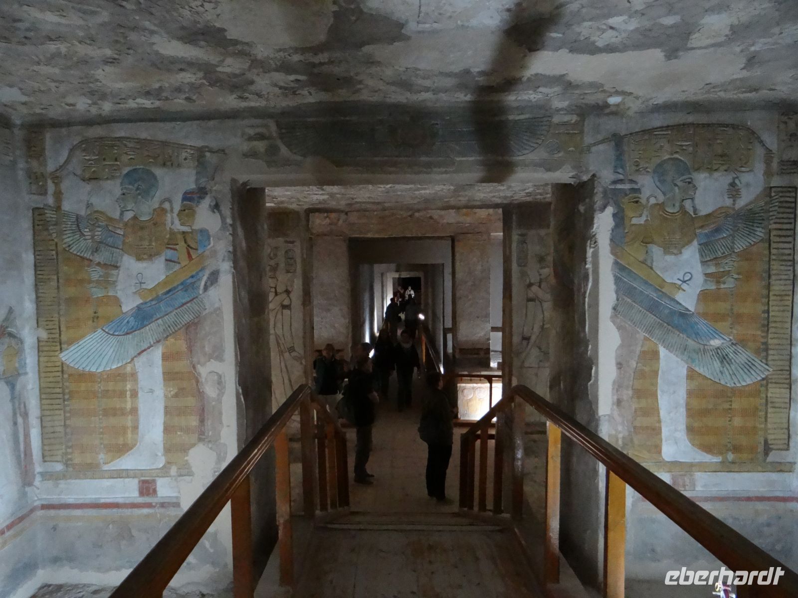 Theben, Tal der Könige, die Grabstätten von Tausert und Setnakht, Totengott Ptah wird umfangen von einem geflügelten Wesen. 