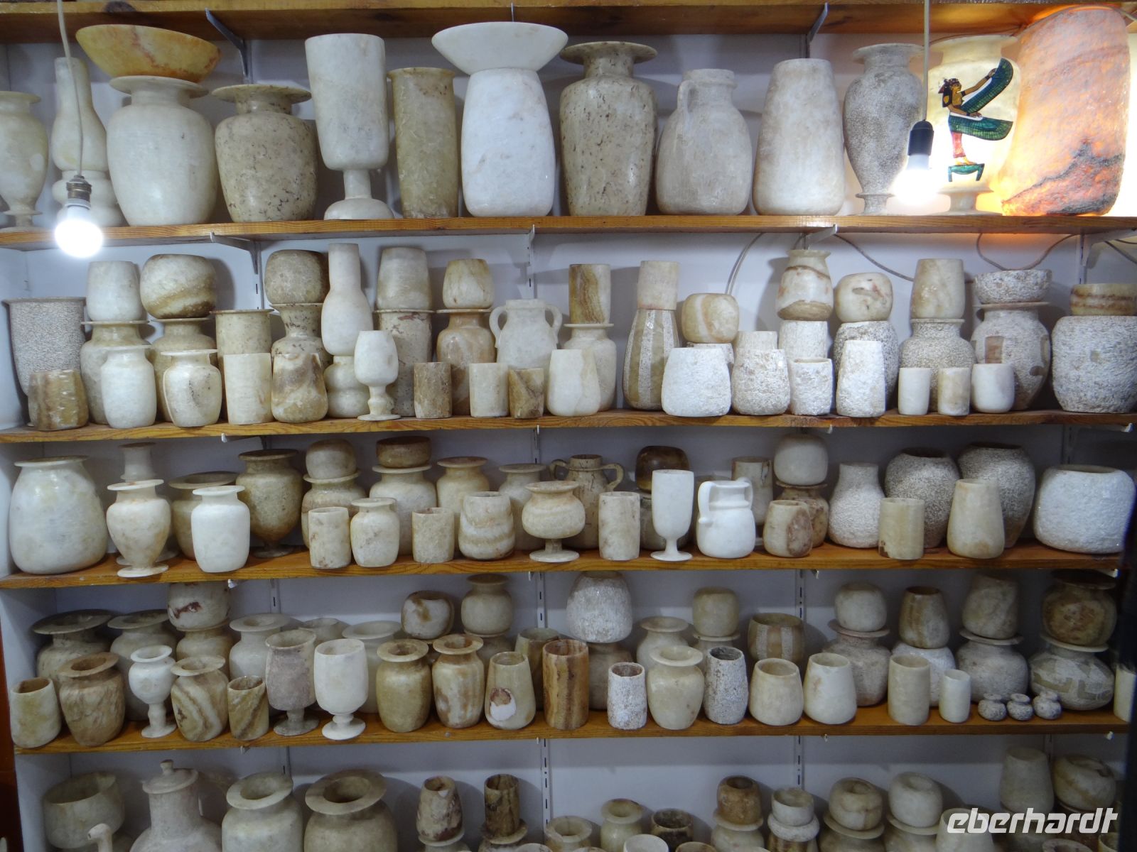 Theben, Besuch einer Alabasterwerkstatt mit großem Verkaufsladen