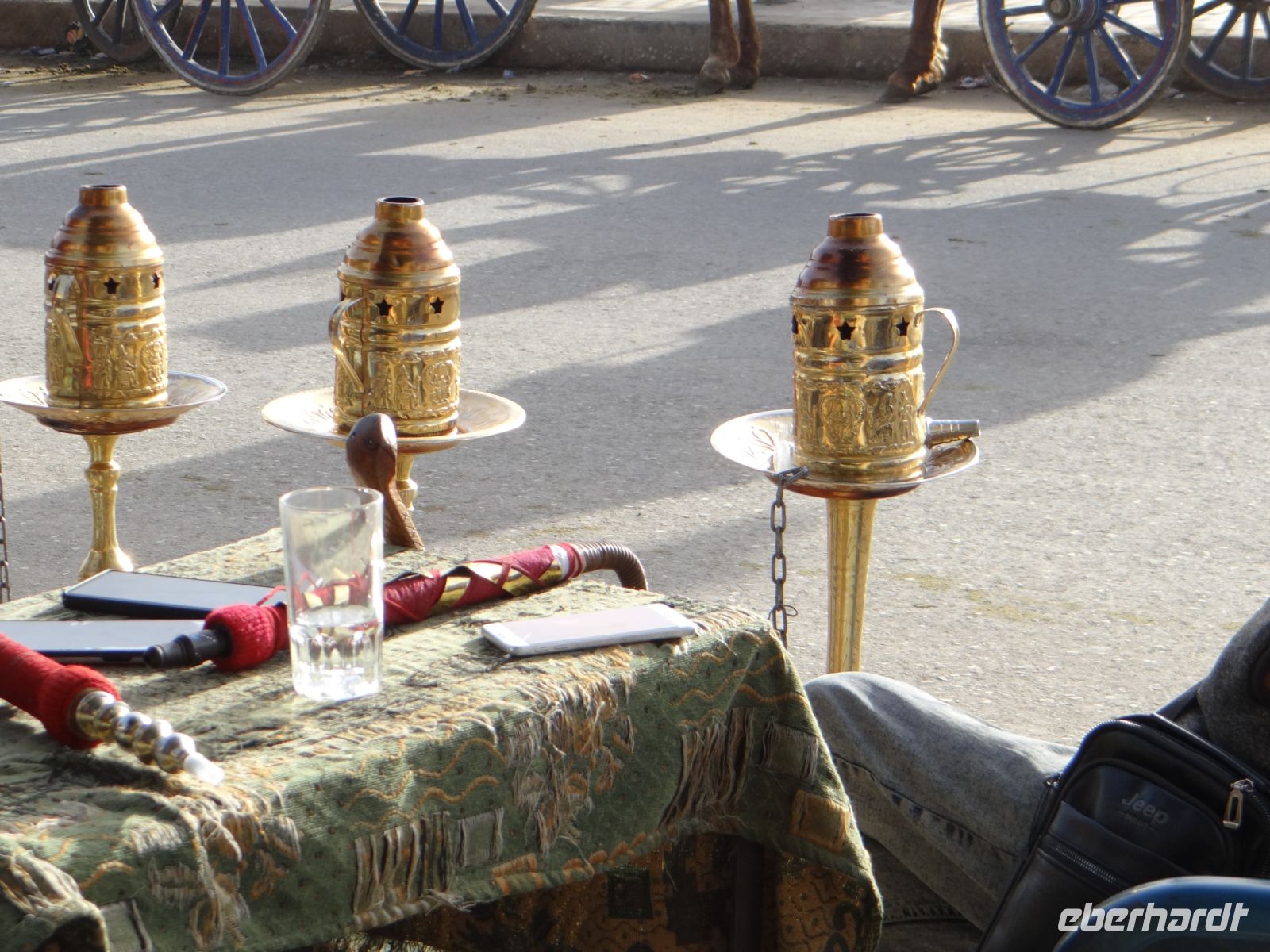 Edfu, nach frühem Aufstehen, Kutschenfahrt und Tempel jetzt erst einmal eine Wasserpfeife