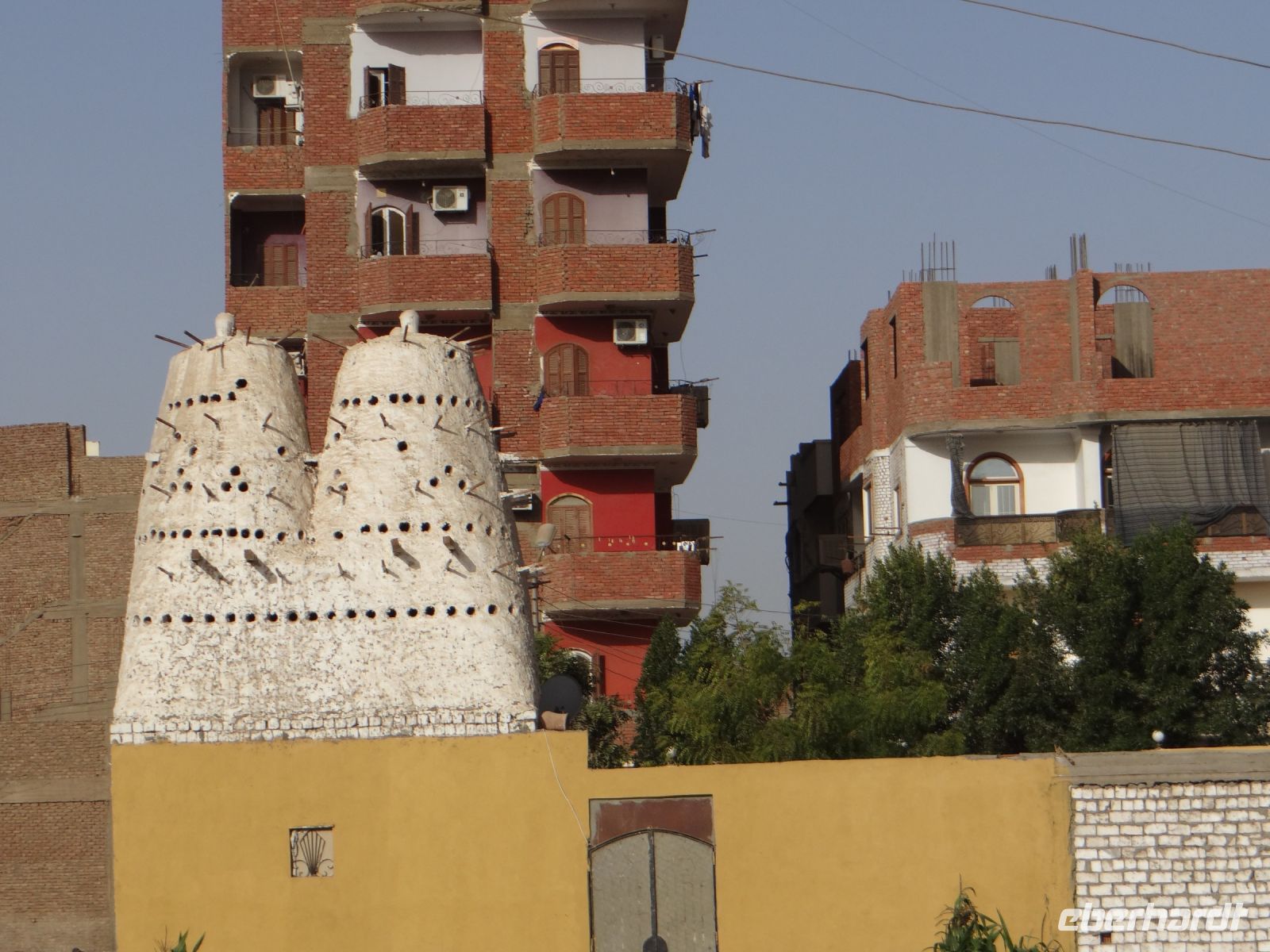 Edfu, Wohnungen für verschiedene Lebewesen nebeneinander - ein Taubenhaus