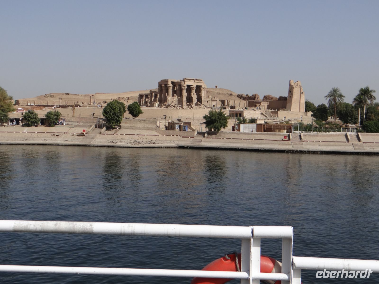 Kom Obmo, der Doppeltempel liegt malerisch über dem Nilufer.