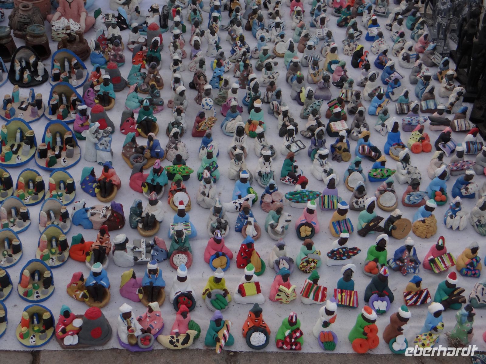 In Assuan und Umgebung leben viele Nubier, die anlässlich des Staudamms umgesiedelt worden sind. Das spiegelt sich in den Andenken wieder.