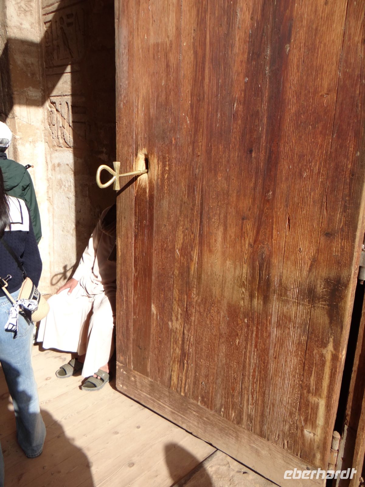 Abu Simbel, Tempel Ramses II., der Schlüssel des Lebens steckt in der Tempeltür.