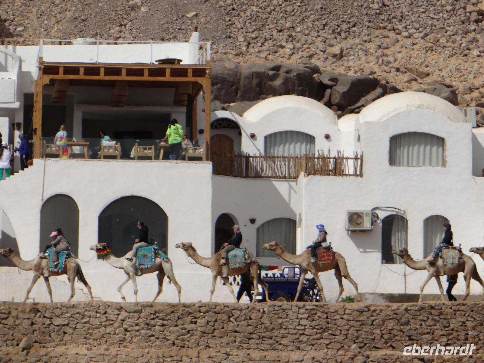 Assuan, Touristenritt zu einem nubischen Dorf