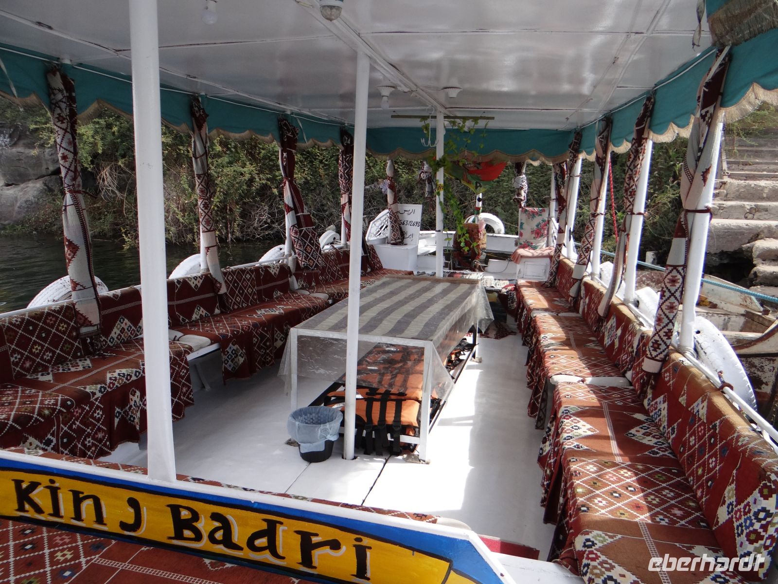 Assuan, auf unserem Boot lässt es sich angenehm verweilen, doch nun müssen wir aussteigen, wir haben das Dorf erreicht.