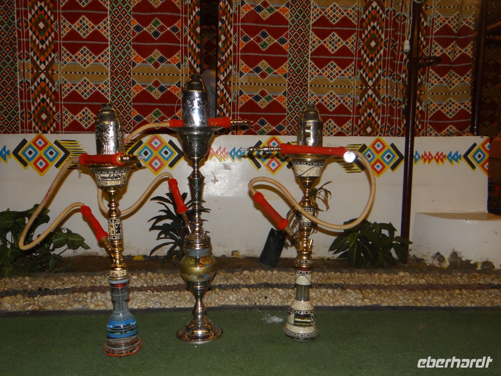 Kom Ombo, die Pfeifen sehen aus wie Balletttänzerinnen.