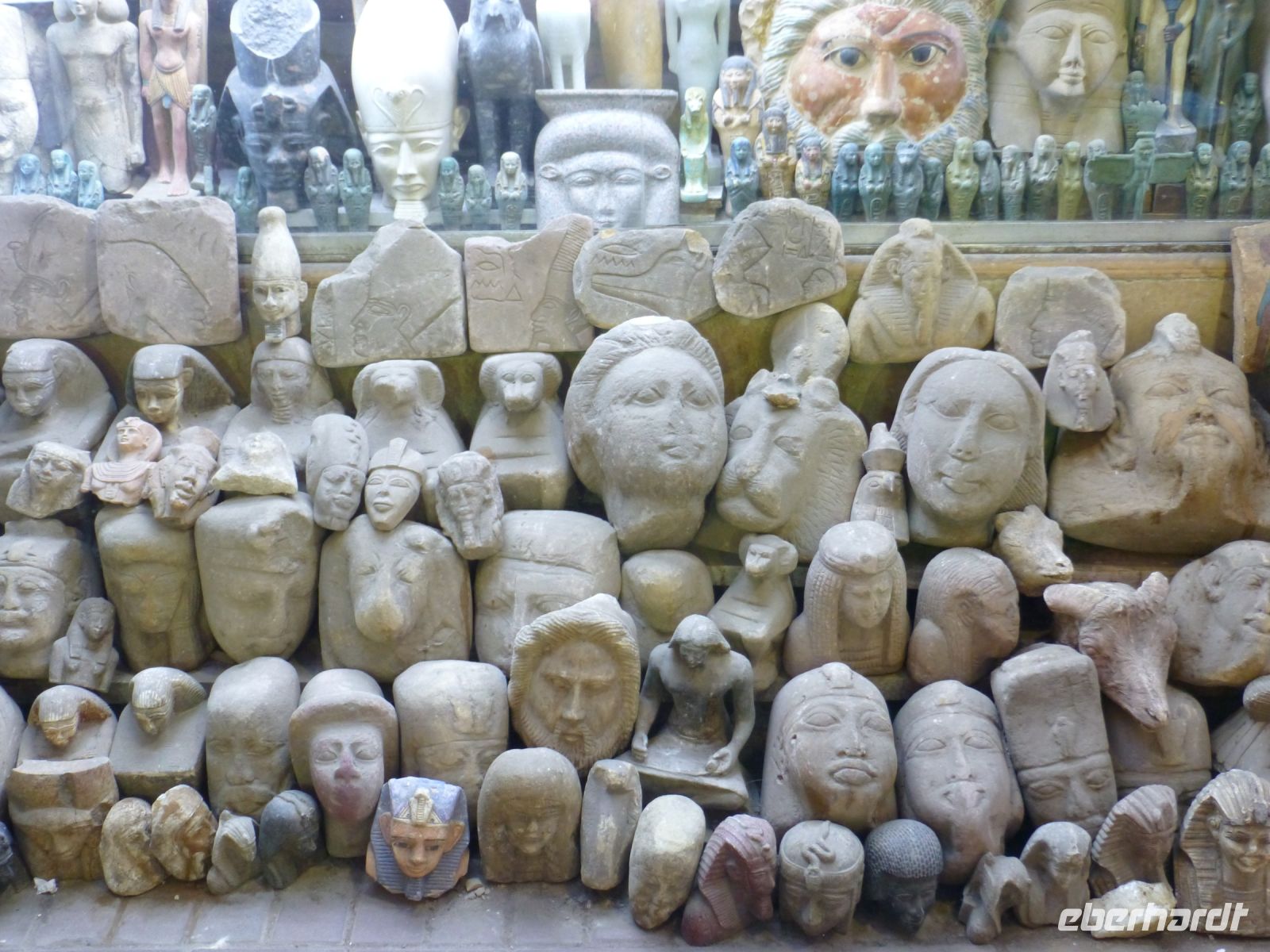 PLuxor, Basar, zu schwer für den Koffer.